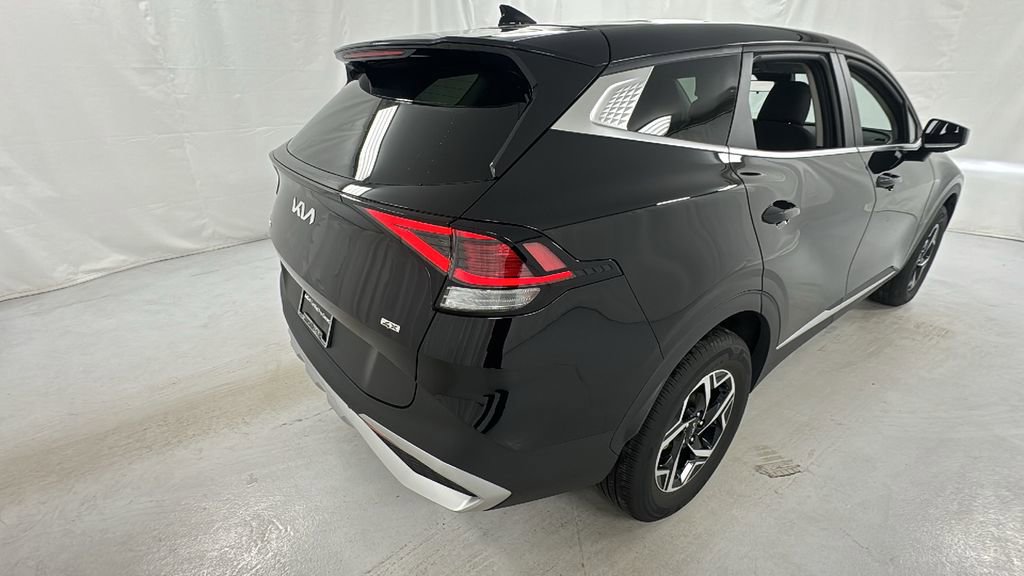 Used 2023 Kia Sportage LX image 3