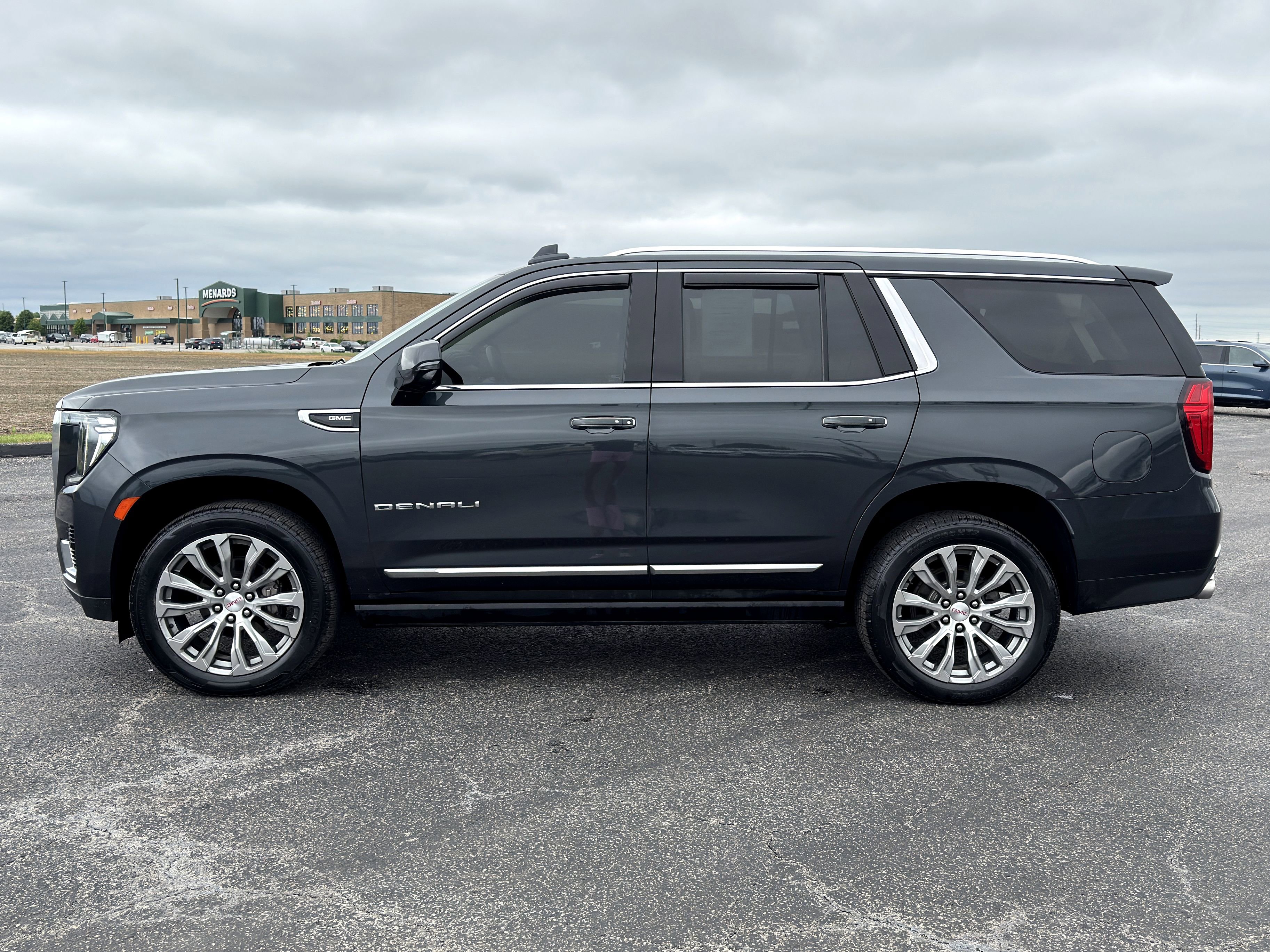Used 2021 GMC Yukon Denali w/ Denali Premium Package AWD/4WD image 6
