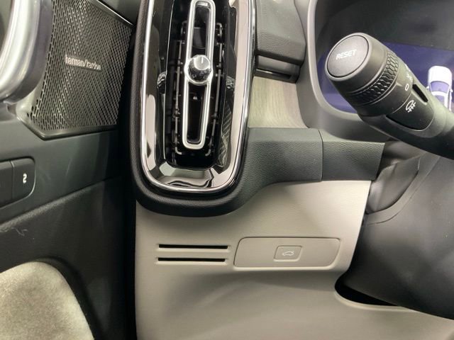 New 2026 Volvo XC40 B5 Ultra w/ Protection Package Premier image 20