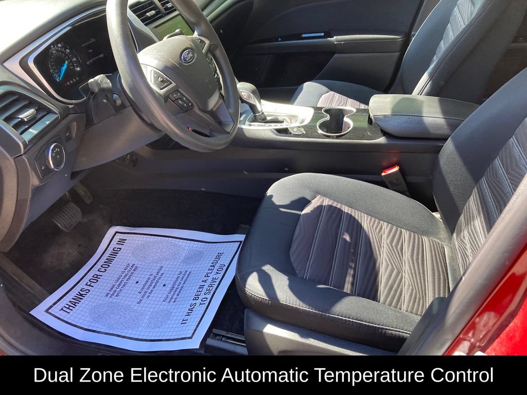 Used 2016 Ford Fusion SE FWD image 12