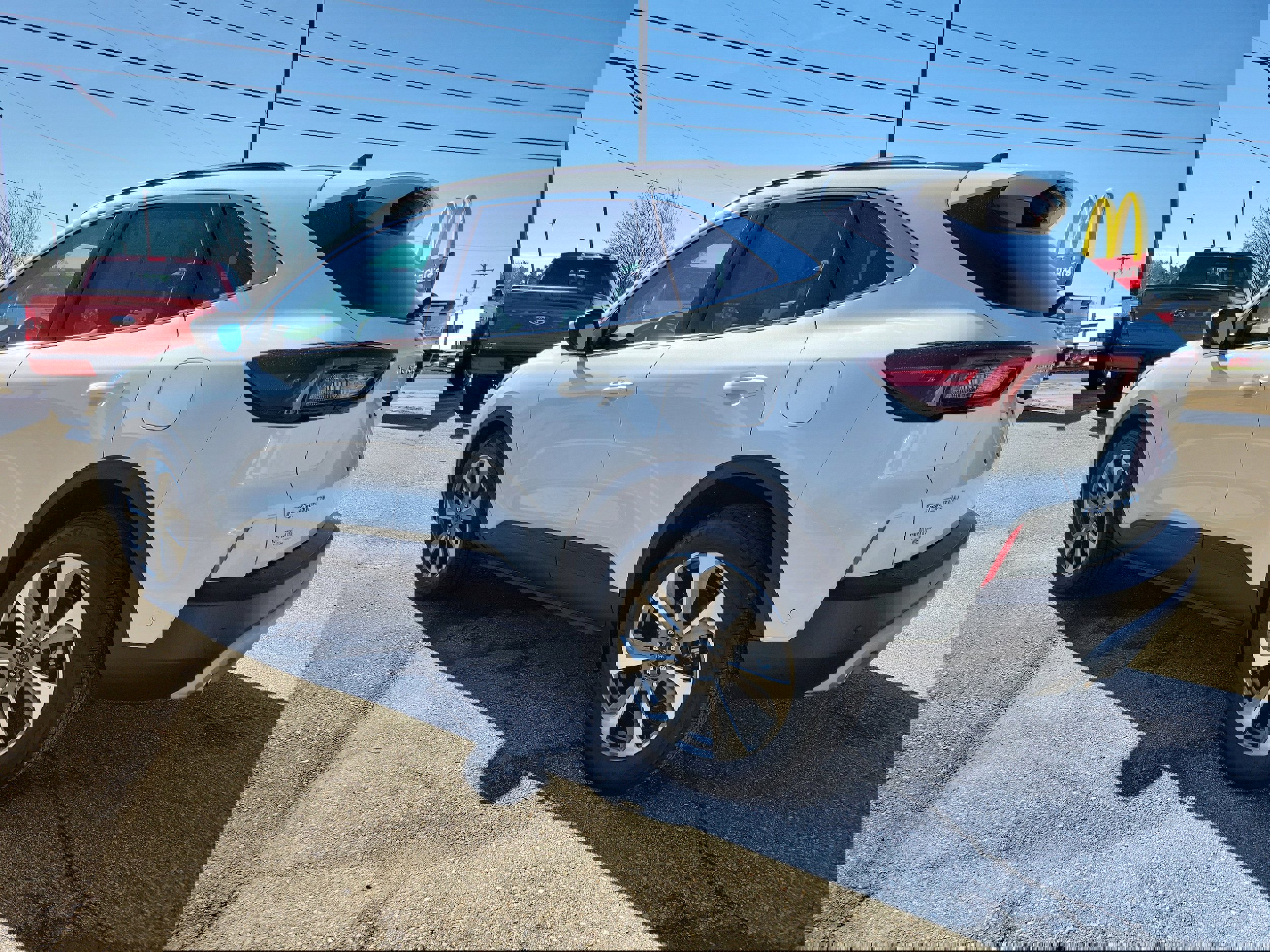 Used 2023 Ford Escape Platinum w/ Premium Technology Package image 3