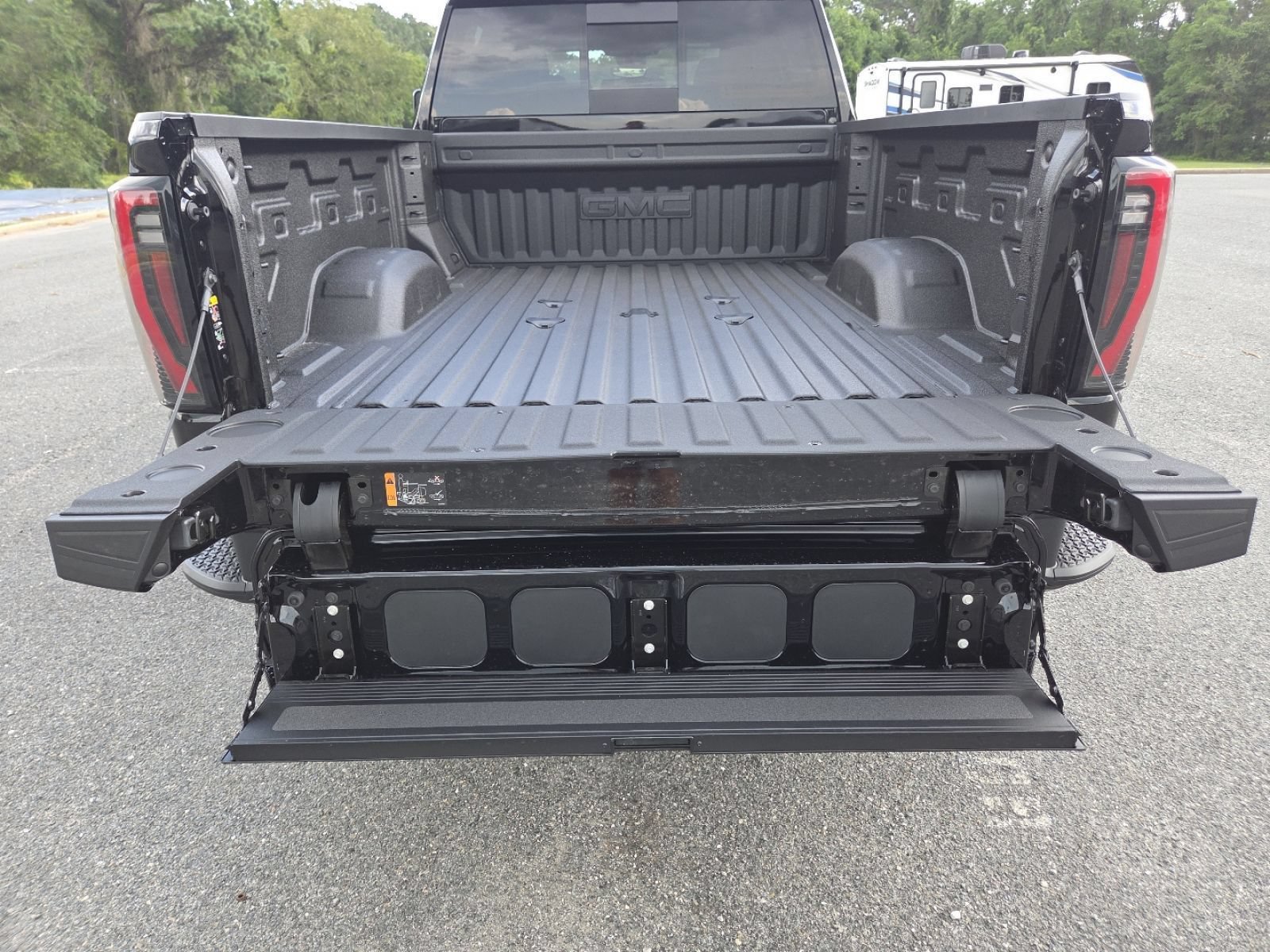 New 2026 GMC Sierra 2500 AT4 w/ AT4 Premium Plus Package AWD/4WD image 24
