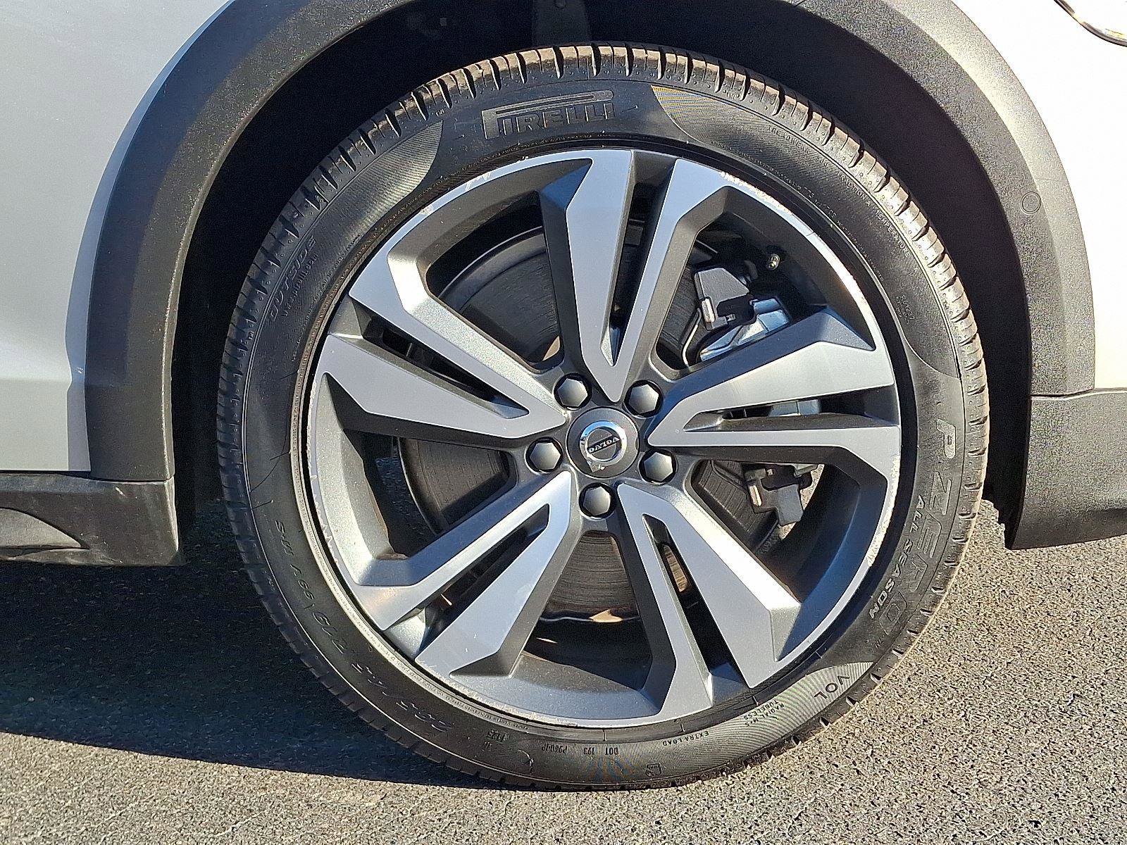 Used 2025 Volvo V60 B5 Cross Country Plus image 8