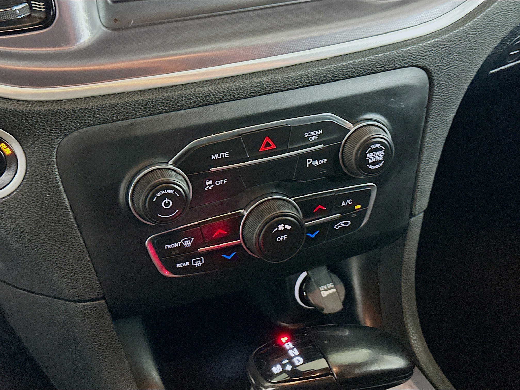 Used 2020 Dodge Charger SXT w/ Blacktop Package RWD image 22