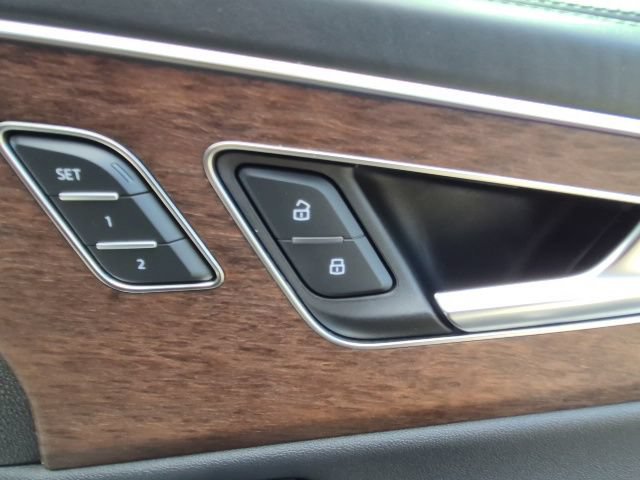 Used 2023 Audi Q8 Prestige w/ Prestige Package AWD/4WD image 22