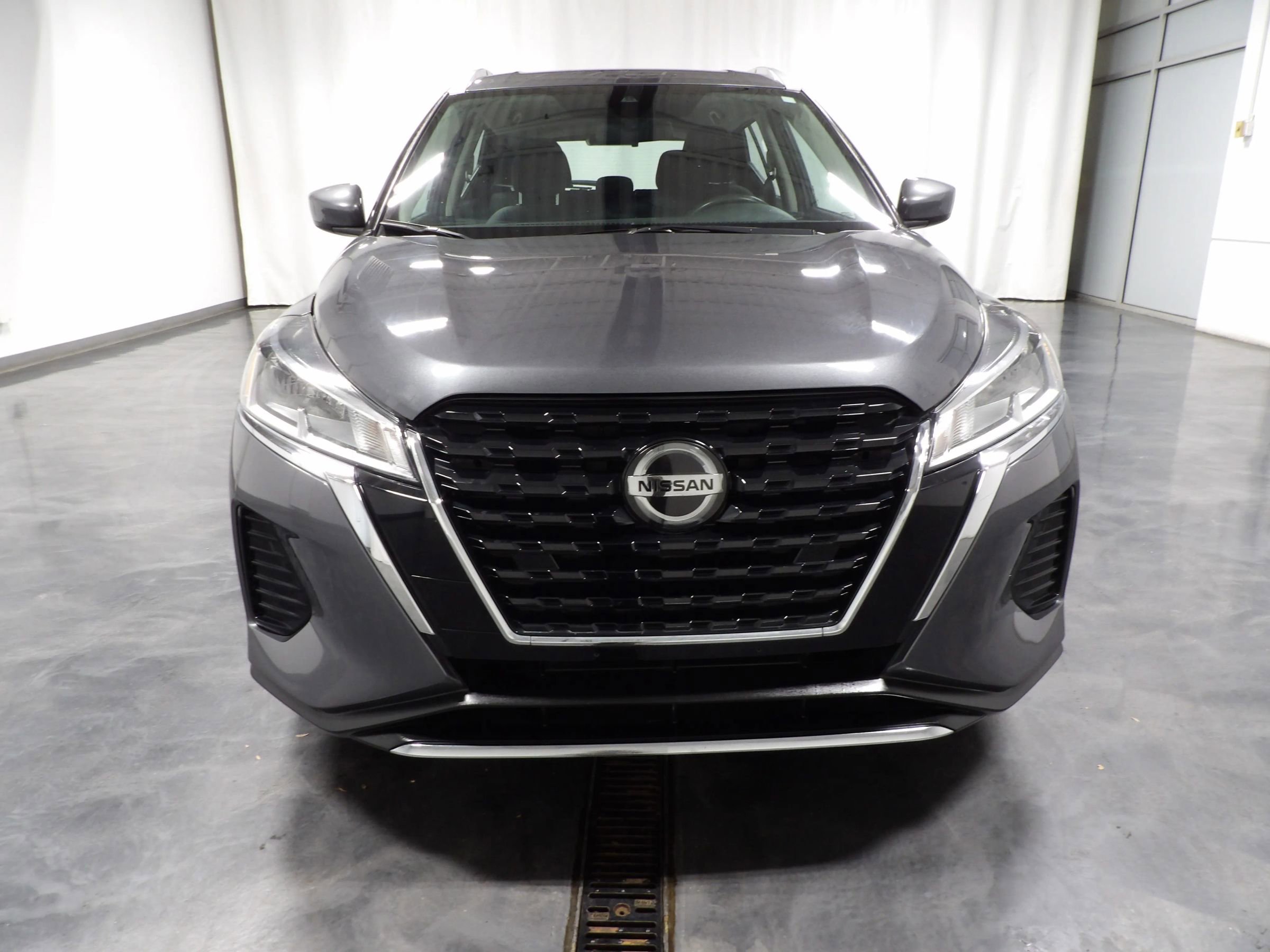 Used 2021 Nissan Kicks SV image 2