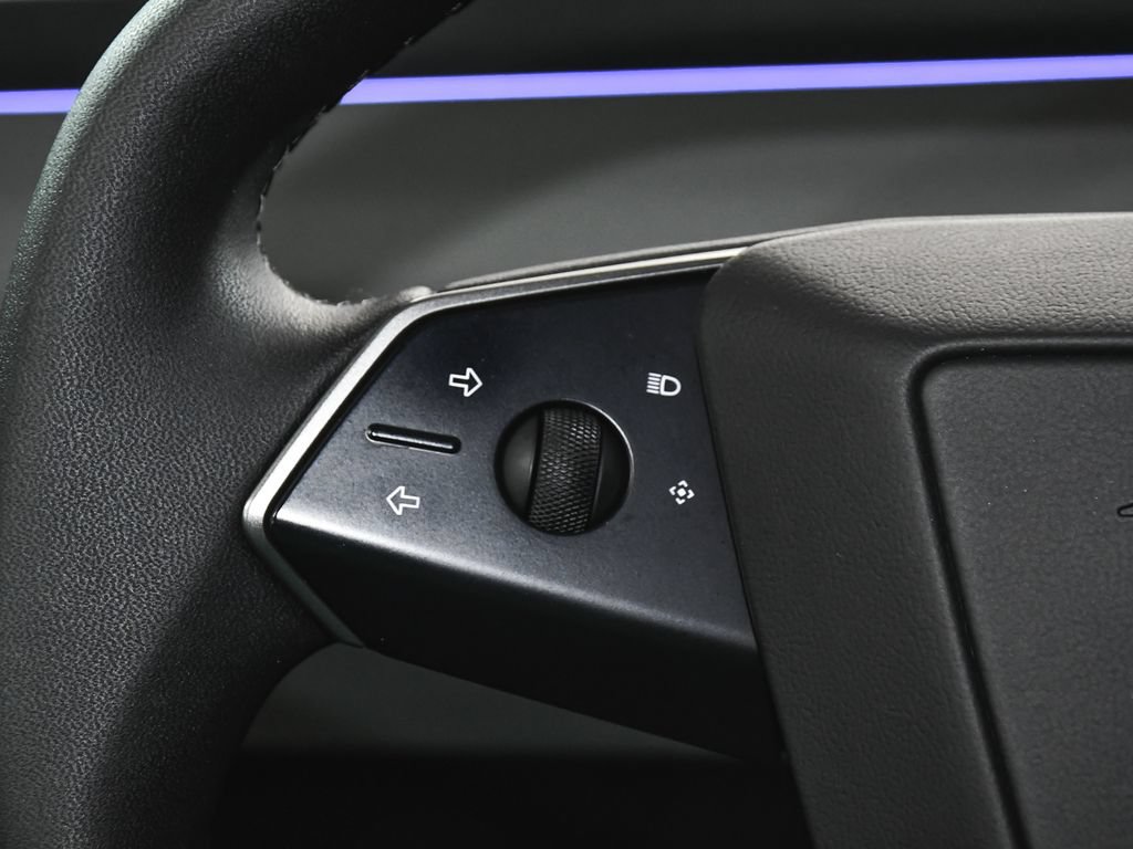 Used 2025 Tesla Cybertruck AWD Crew Cab image 39