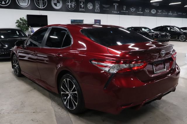 Used 2018 Toyota Camry SE FWD image 3