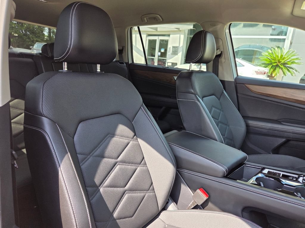 Certified 2025 Volkswagen Atlas SE FWD image 31