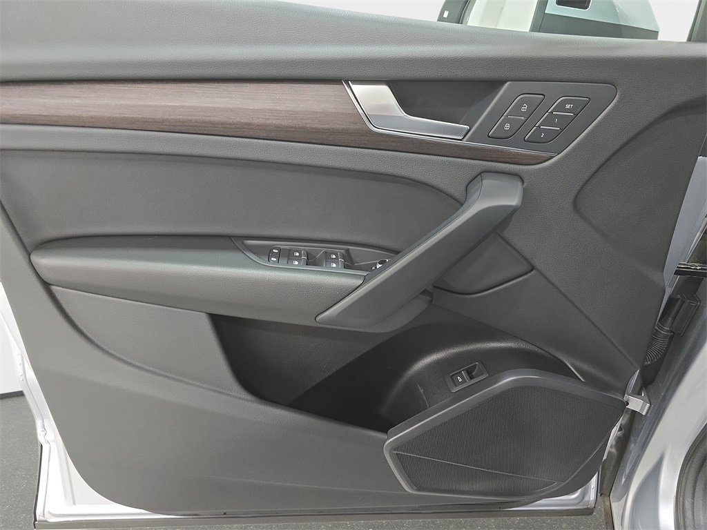 Used 2023 Audi Q5 2.0T Premium w/ Convenience Package image 26