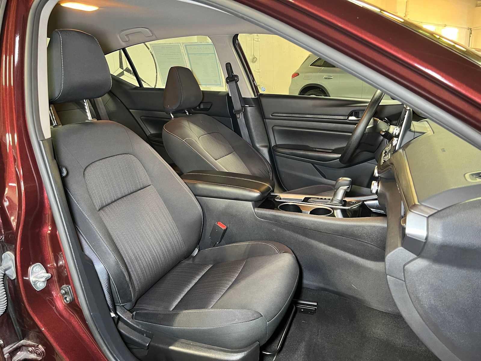 Used 2024 Nissan Altima 2.5 SV FWD image 12