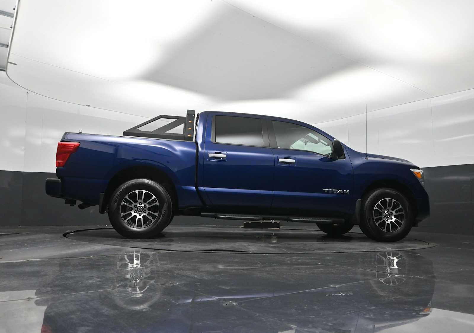 Used 2021 Nissan Titan SV w/ Accessory Utility Package AWD/4WD image 31