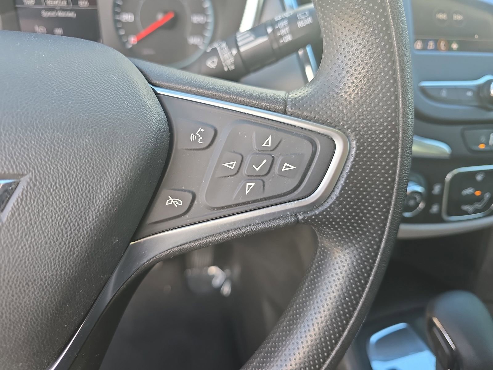 Used 2023 Chevrolet Equinox LS image 23