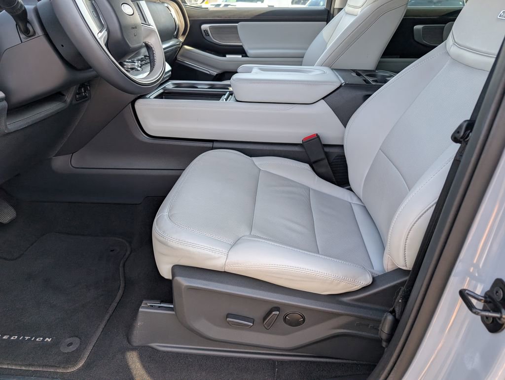 Used 2025 Ford Expedition Max Platinum image 14