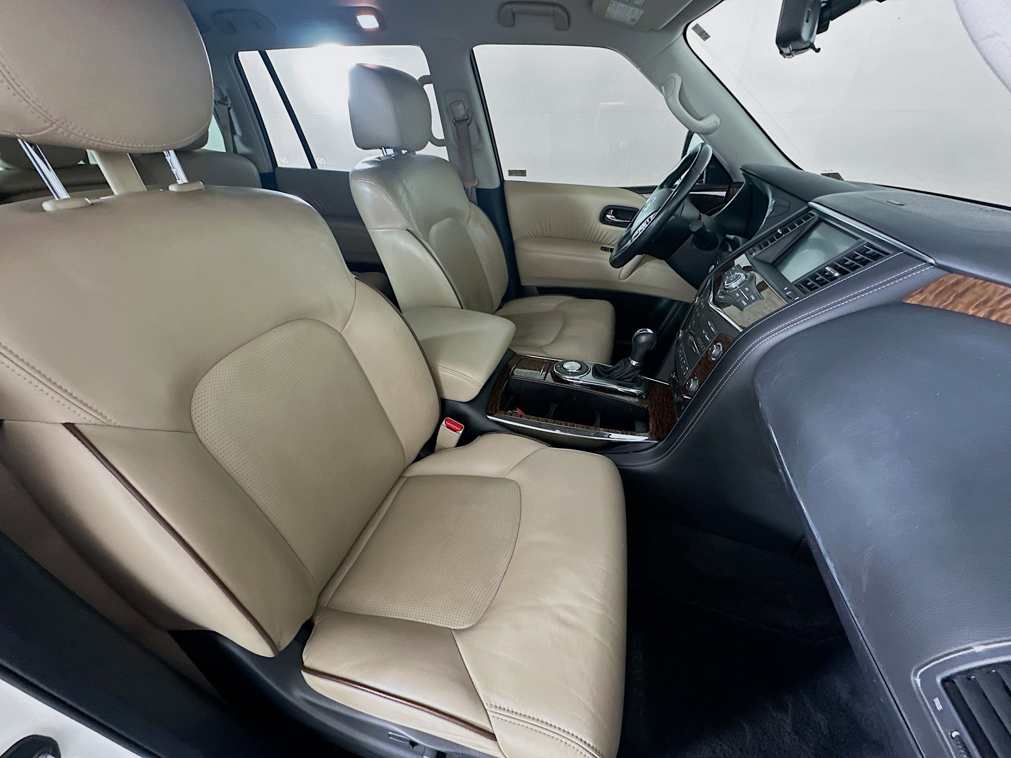 Used 2019 Nissan Armada Platinum w/ Interior Lighting Package image 34