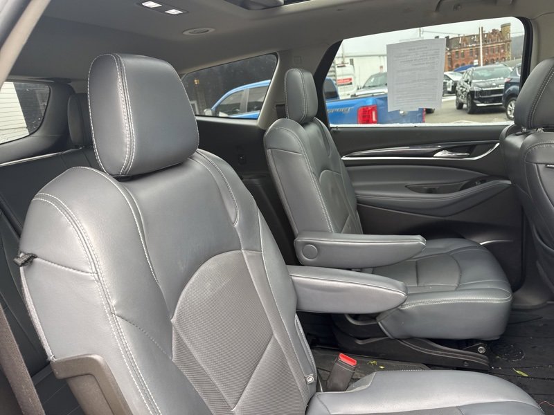 Used 2018 Buick Enclave Essence image 9