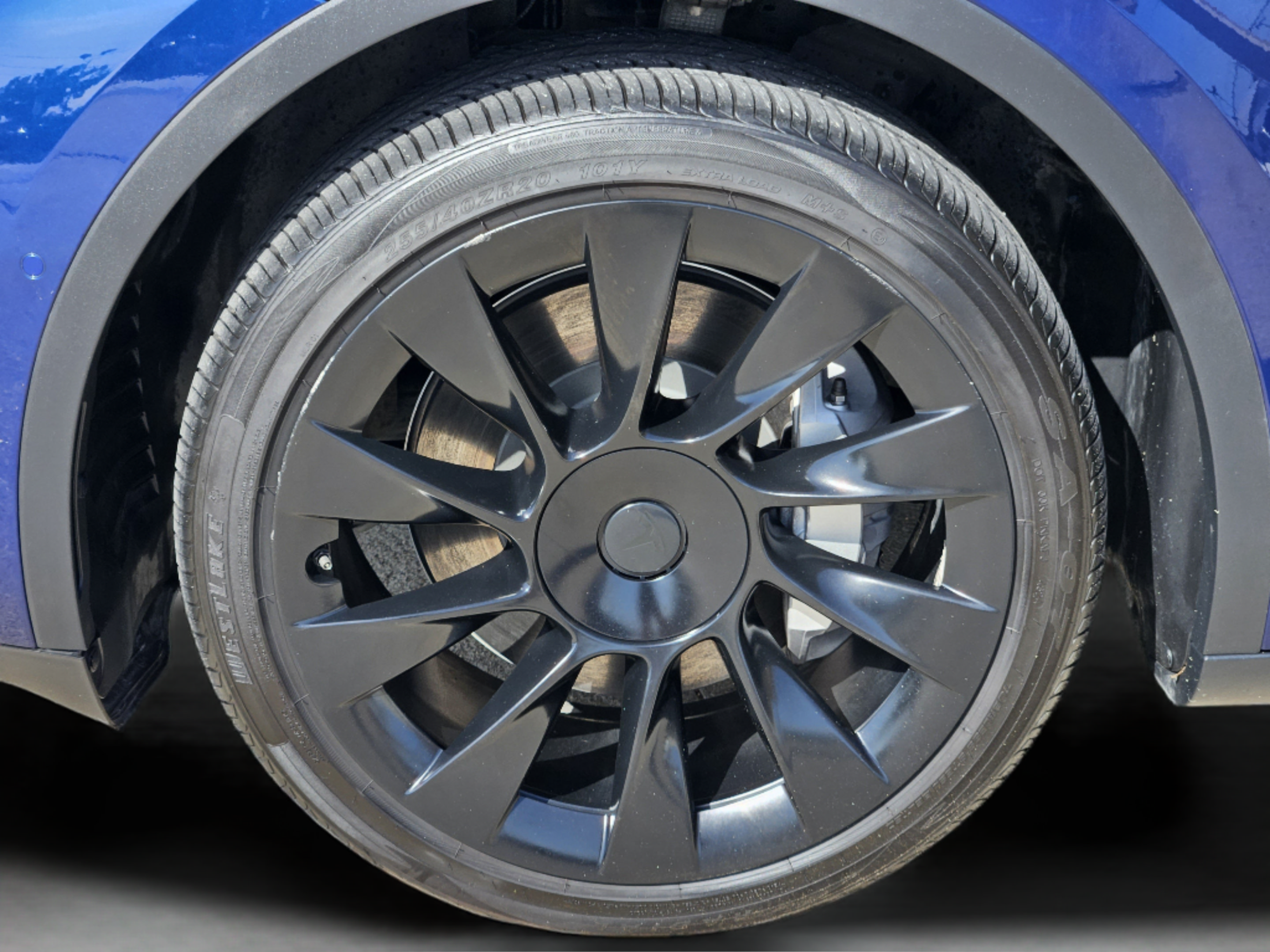 Used 2022 Tesla Model Y Long Range AWD/4WD image 32