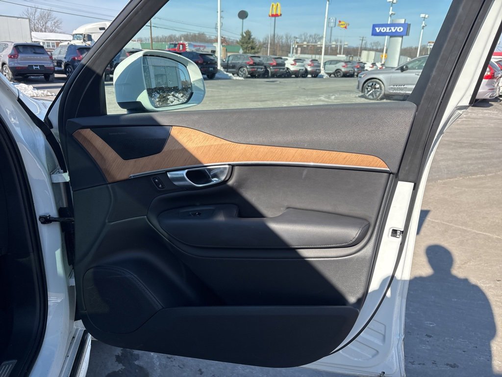 Certified 2023 Volvo XC90 B6 Plus image 33