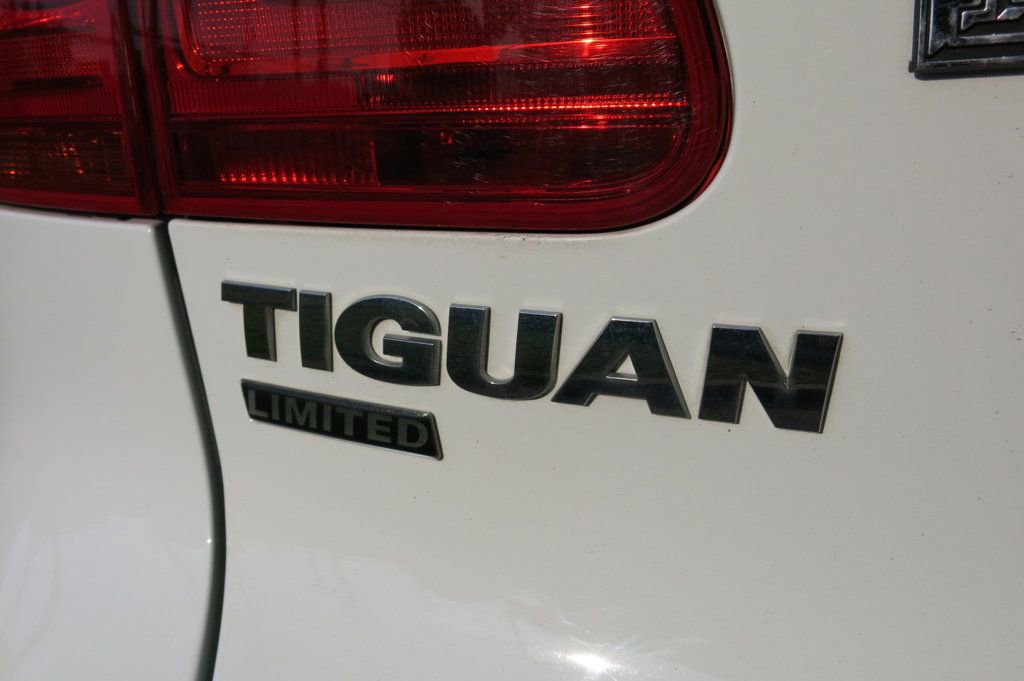Used 2017 Volkswagen Tiguan Limited w/ Alloy Wheels Package image 9