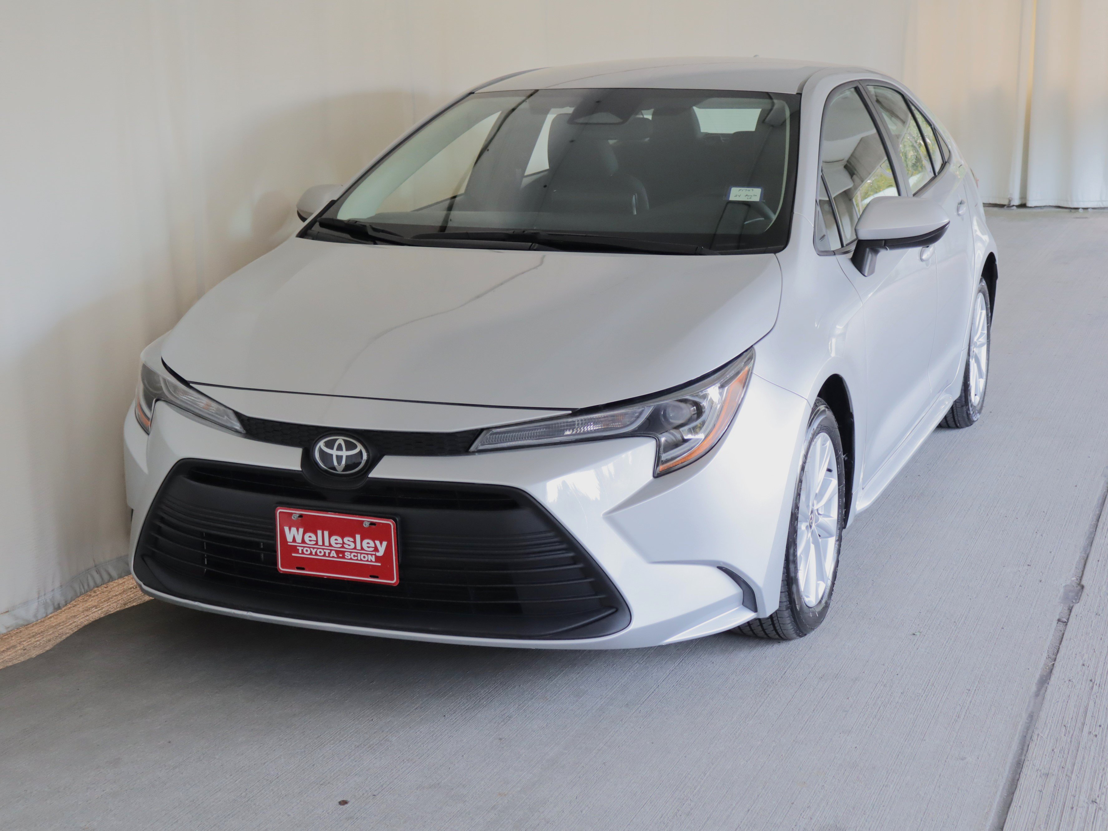 Used 2024 Toyota Corolla LE w/ LE Convenience Package FWD image 22
