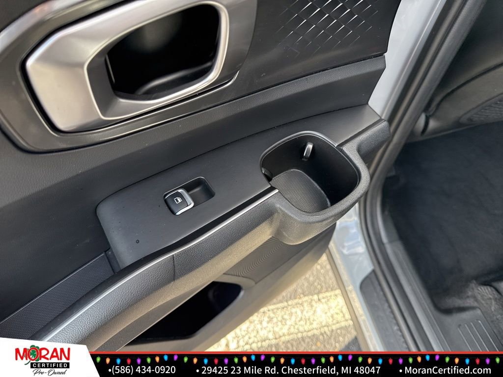 Used 2025 Kia Sorento S image 23