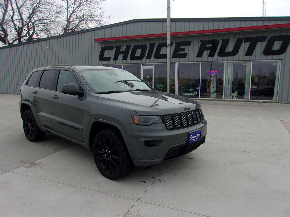 Used 2022 Jeep Grand Cherokee Laredo X image 1