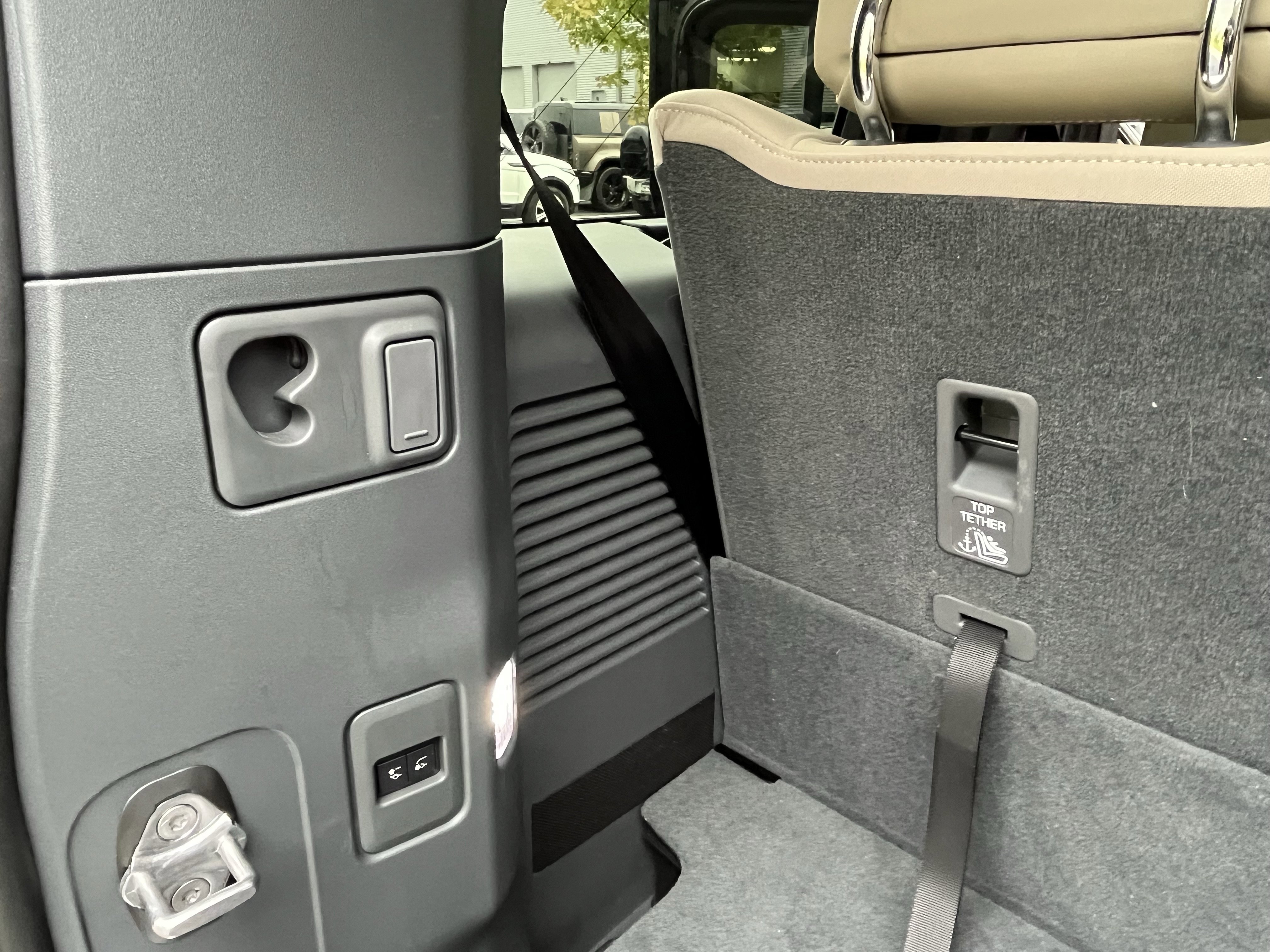 Used 2024 Land Rover Defender 130 S image 33