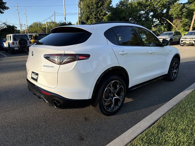 Used 2024 Alfa Romeo Stelvio Veloce AWD/4WD image 8