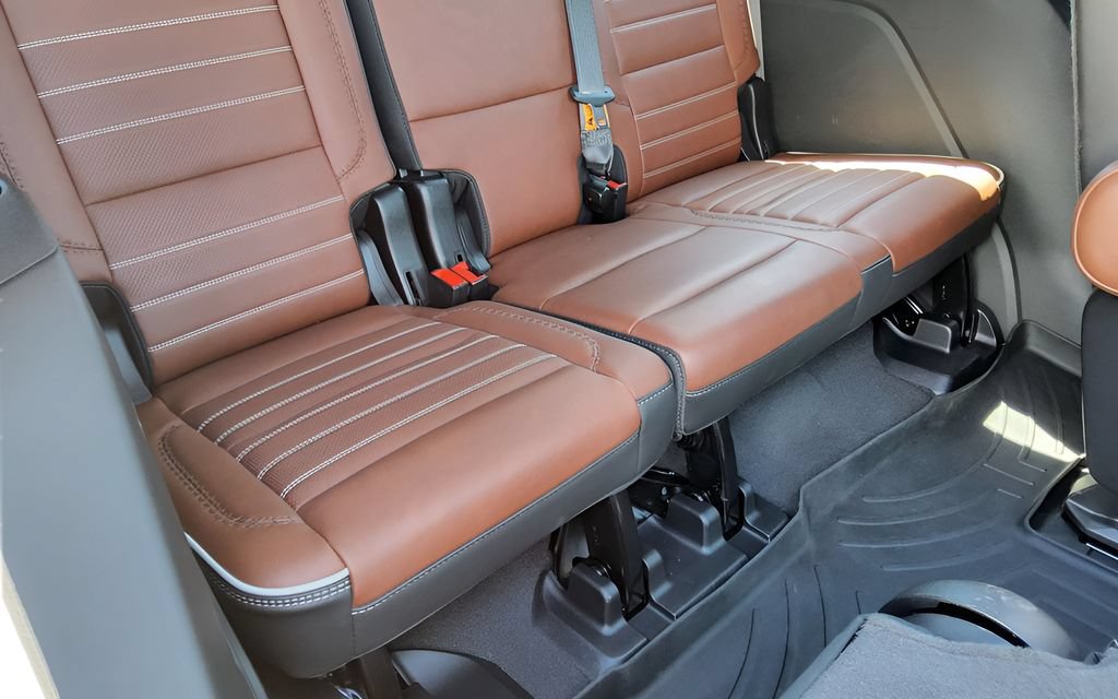 Used 2024 GMC Yukon Denali Ultimate AWD/4WD image 36