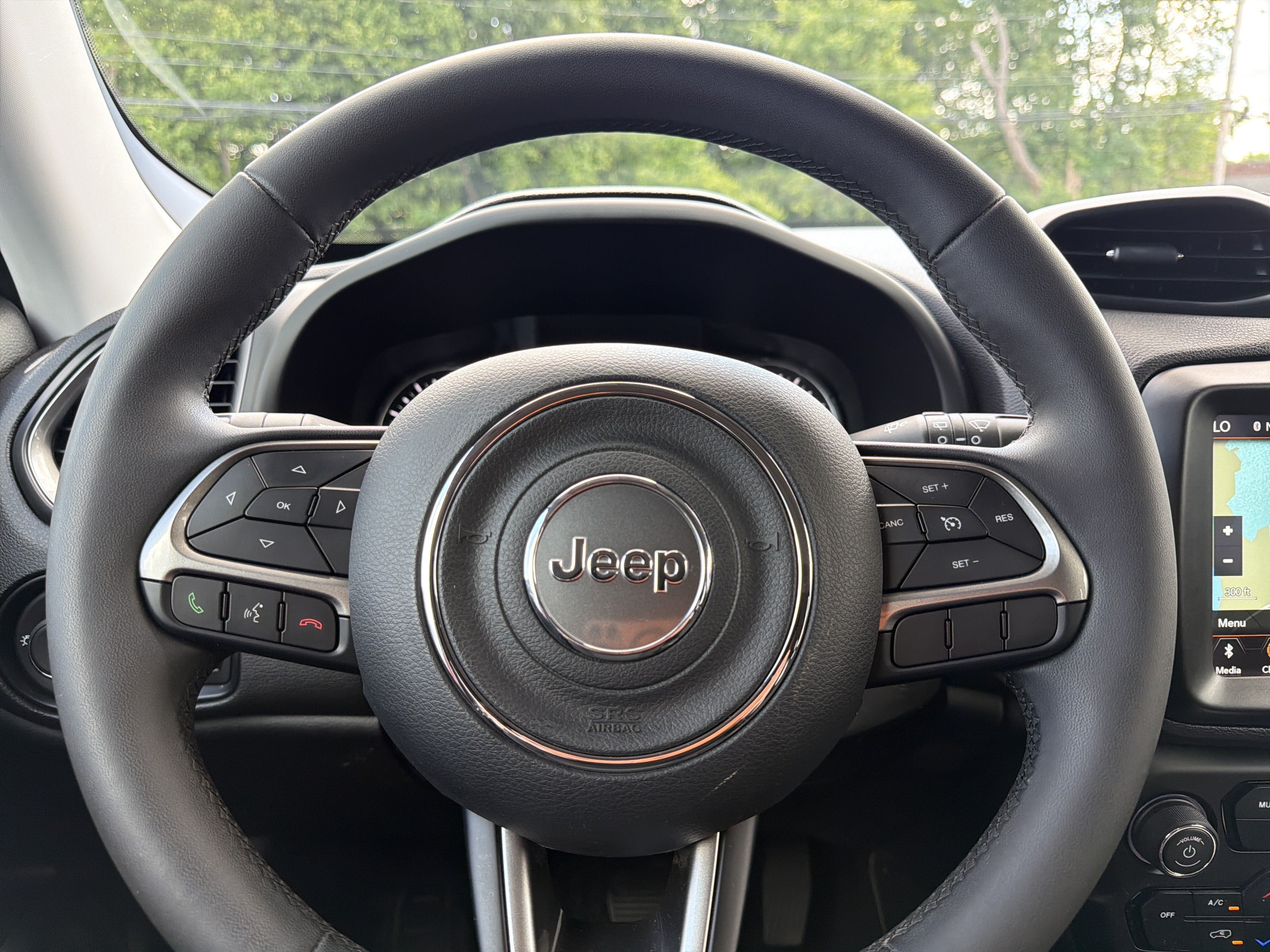 Used 2022 Jeep Renegade Latitude AWD/4WD image 11