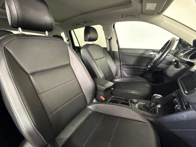 Used 2018 Volkswagen Tiguan SEL AWD/4WD image 33
