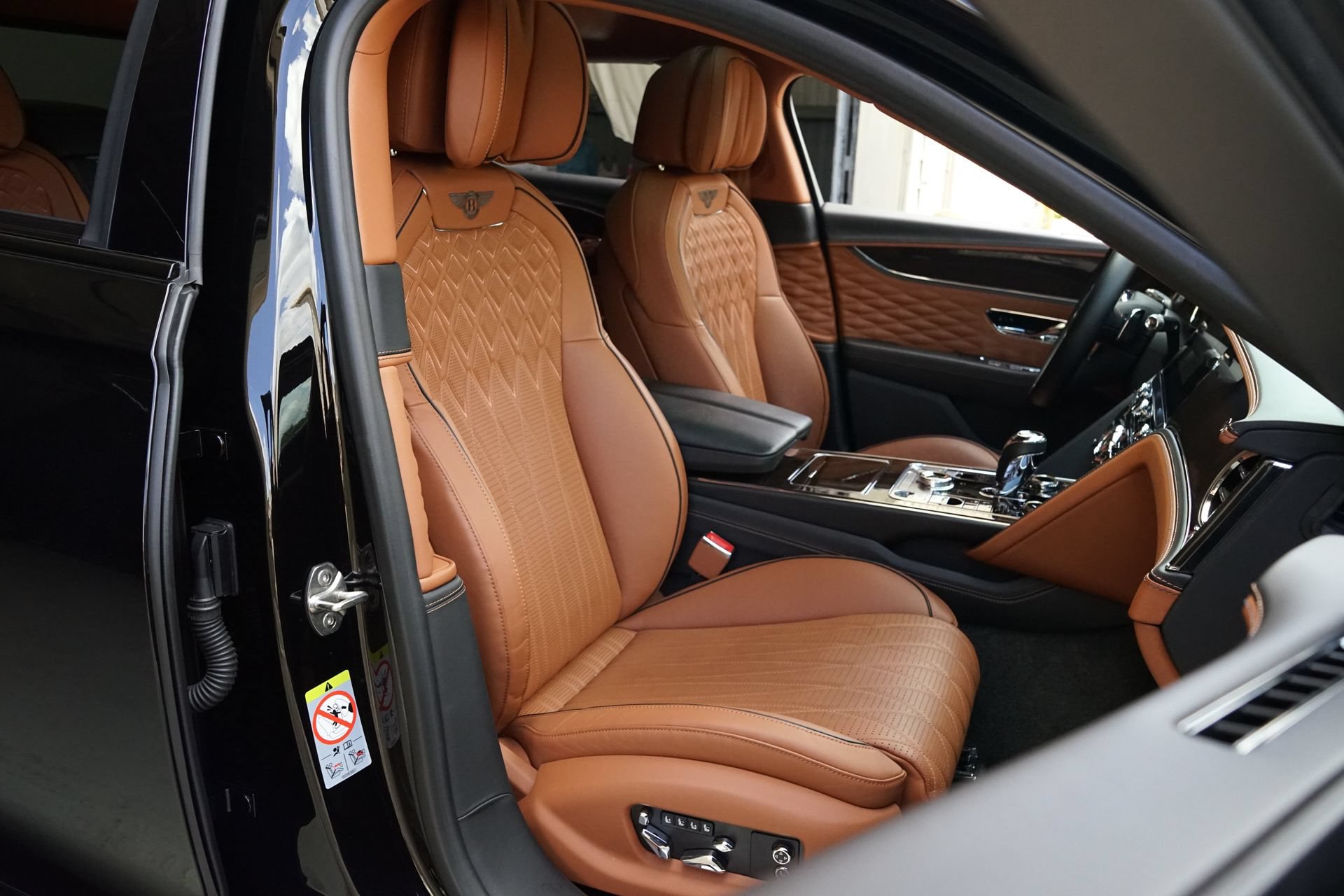 Used 2022 Bentley Flying Spur Plug-In Hybrid AWD/4WD image 10