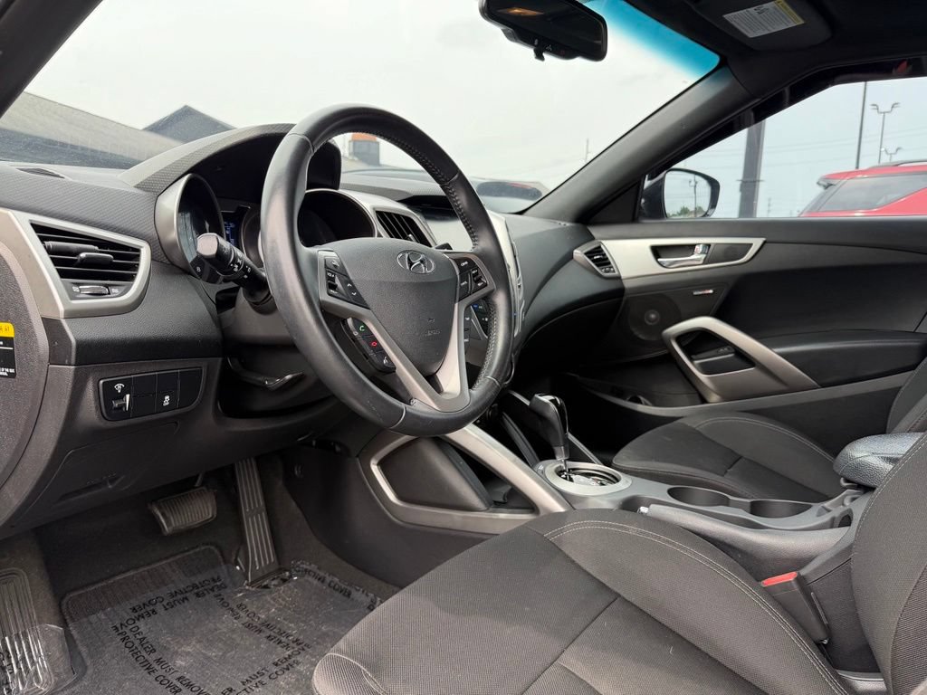 Used 2017 Hyundai Veloster Value Edition FWD image 2