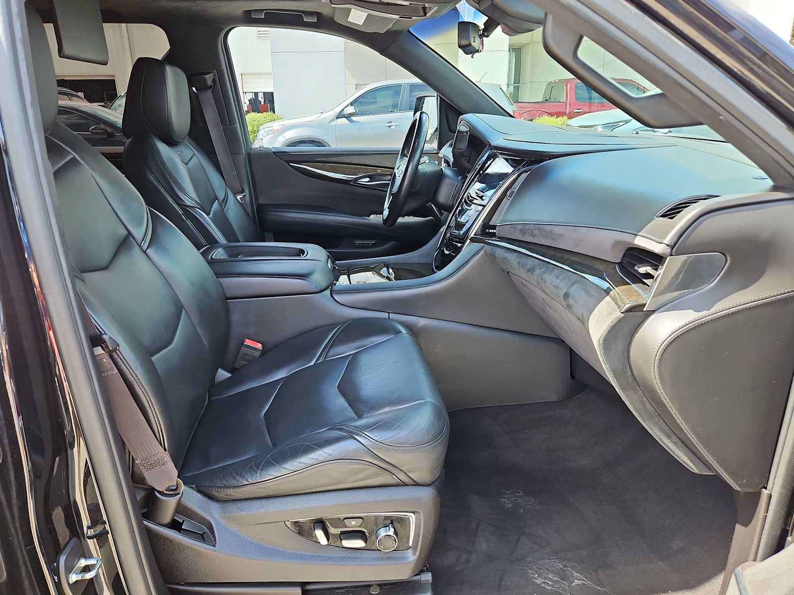 Used 2017 Cadillac Escalade Platinum AWD/4WD image 22