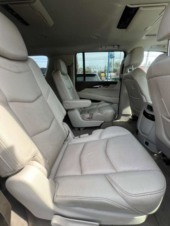 Used 2016 Cadillac Escalade ESV Luxury image 24