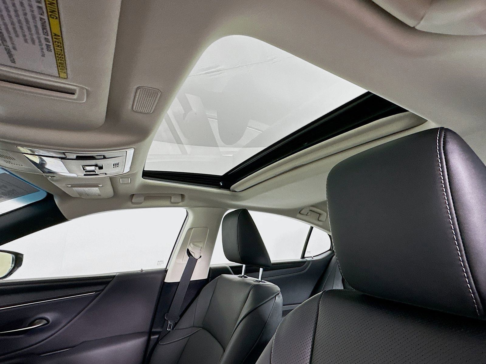 Used 2024 Lexus ES 250 w/ Premium Package image 23