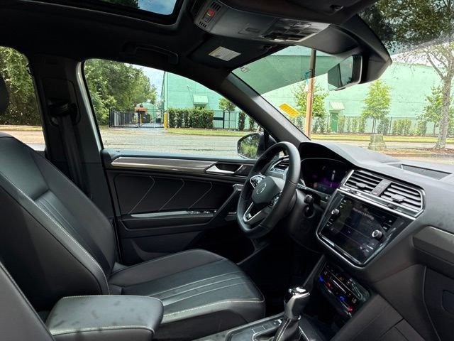 Used 2022 Volkswagen Tiguan SE R-Line FWD image 23
