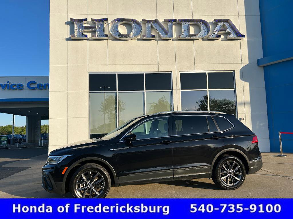 Used 2022 Volkswagen Tiguan SE FWD image 1