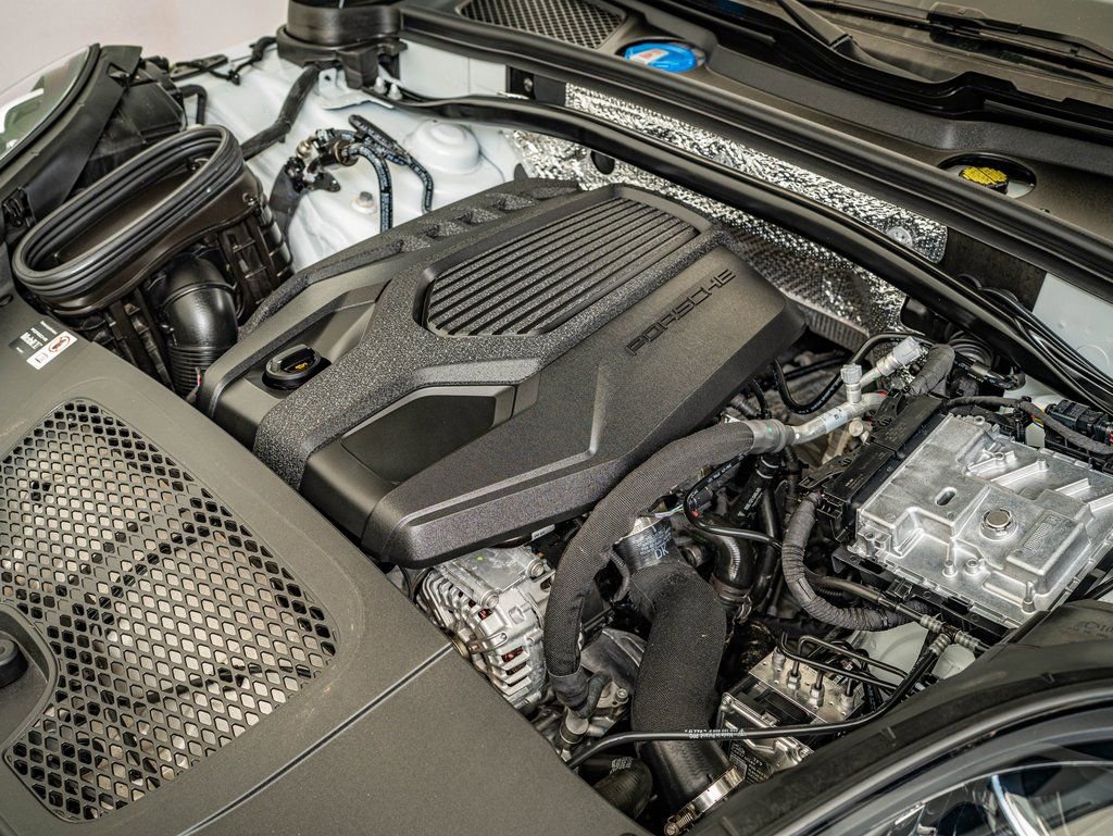 Certified 2025 Porsche Macan image 51