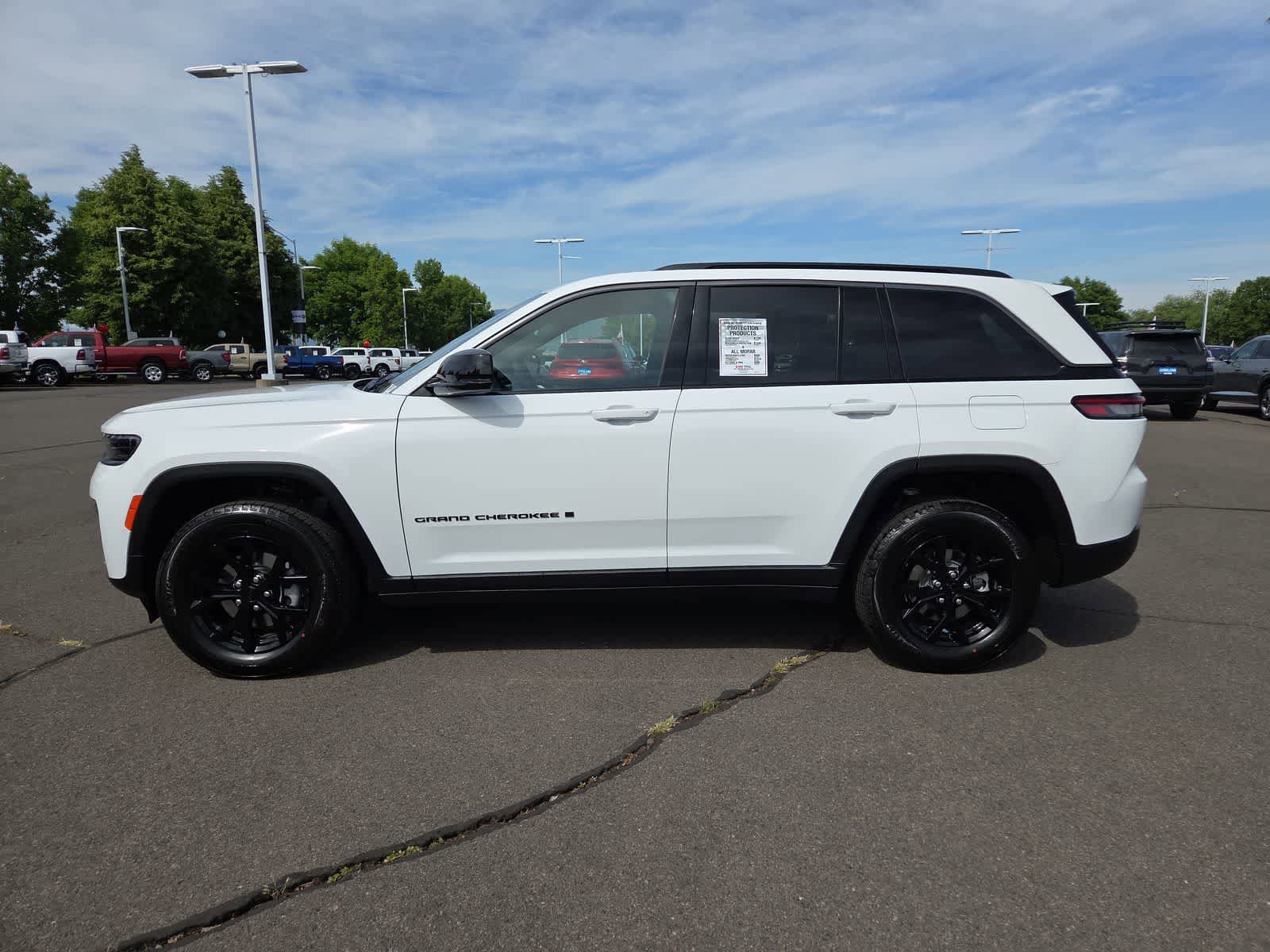 New 2026 Jeep Grand Cherokee Altitude AWD/4WD image 11