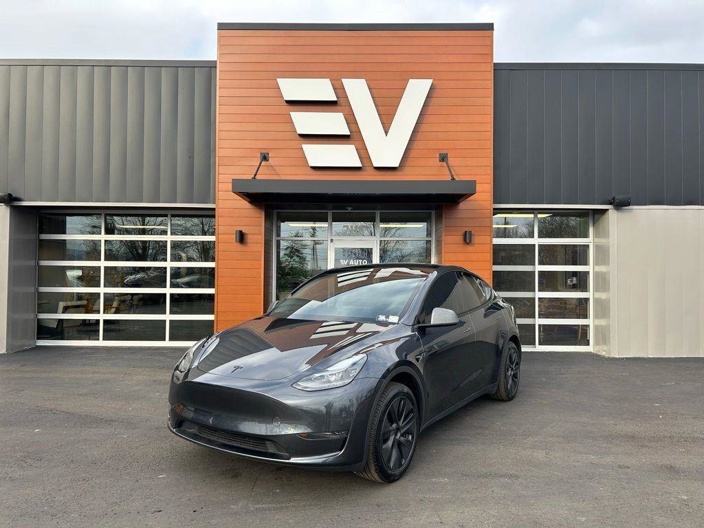 Used 2025 Tesla Model Y Long Range image 1