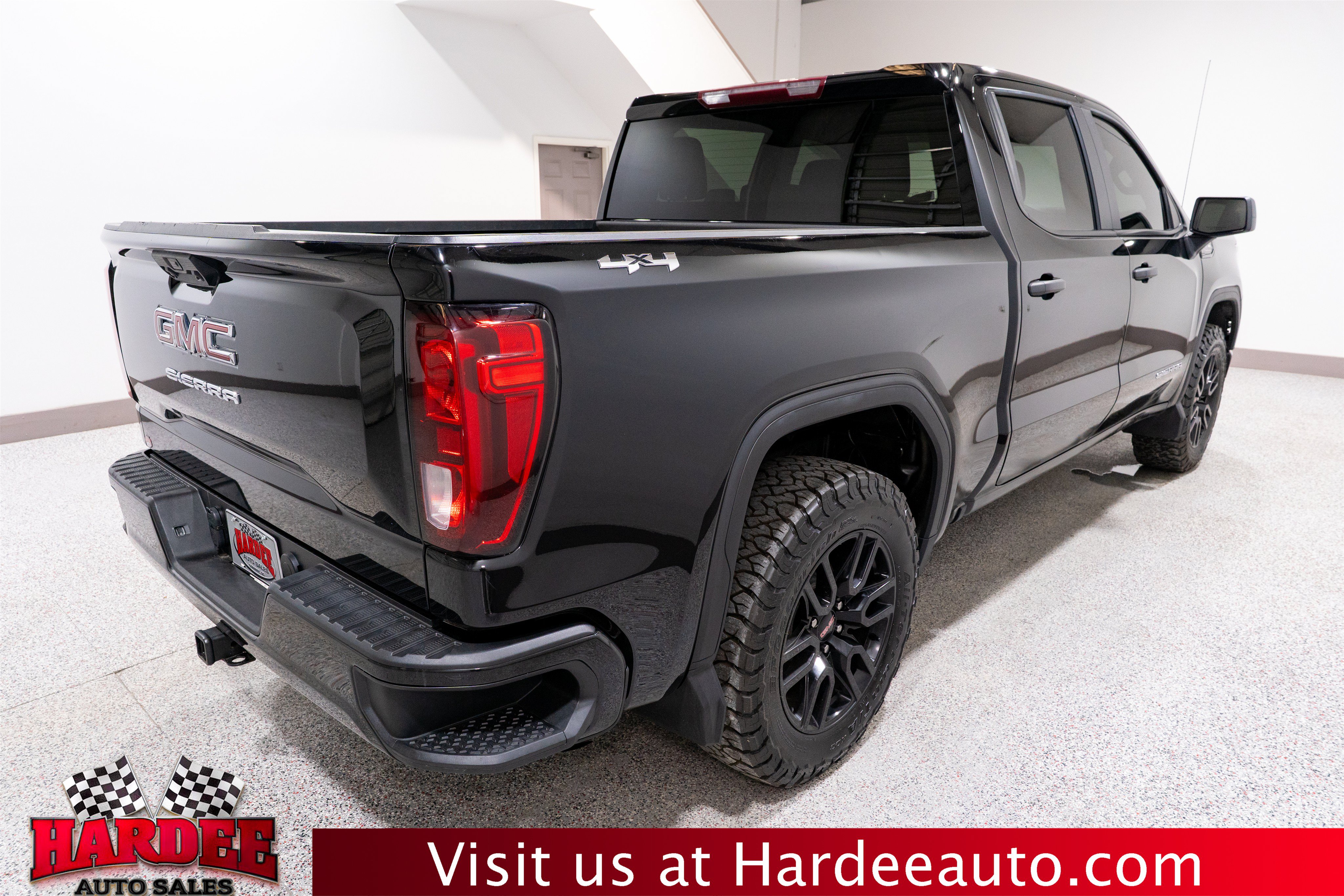 Used 2024 GMC Sierra 1500 Pro w/ Graphite Edition AWD/4WD image 5