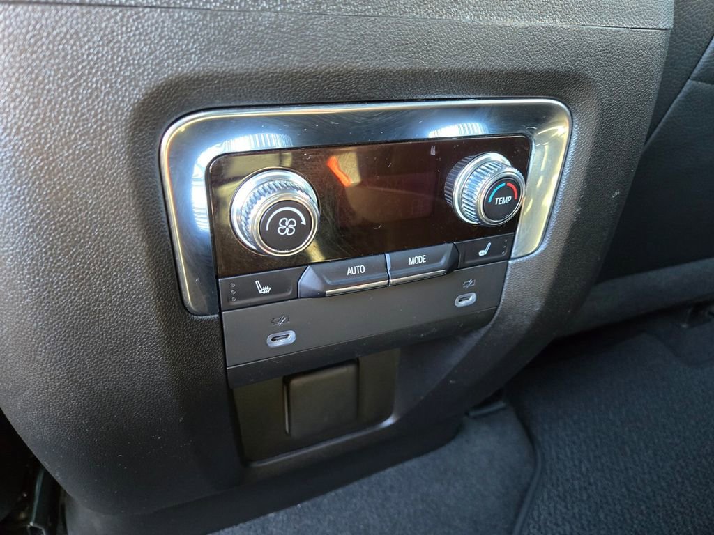 Used 2023 GMC Yukon Denali image 17