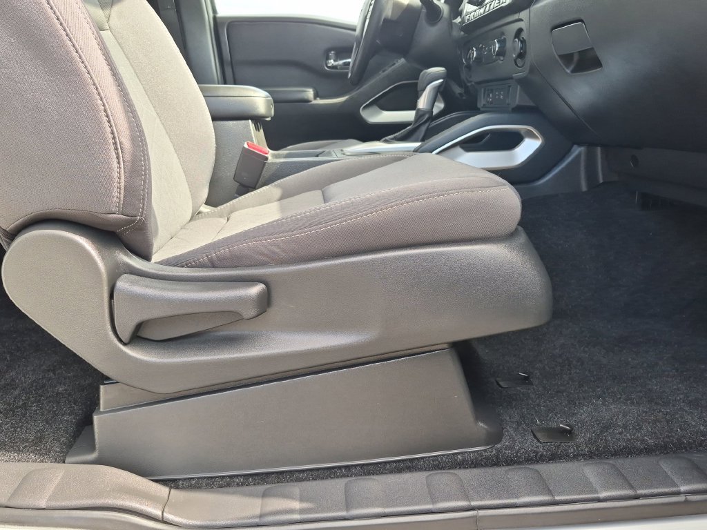 Used 2025 Nissan Frontier SV AWD/4WD image 25