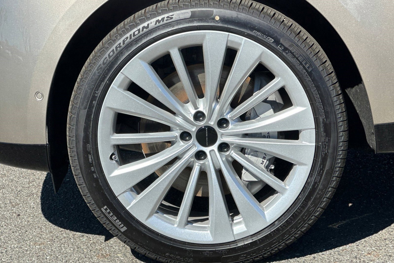 New 2026 Land Rover Range Rover SE image 13