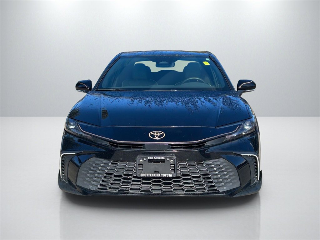 Used 2025 Toyota Camry SE image 2