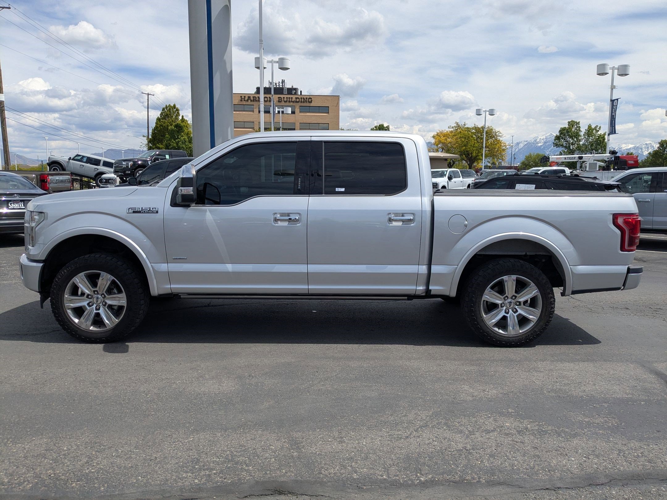 Used 2017 Ford F150 Platinum w/ Equipment Group 701A Luxury AWD/4WD image 9