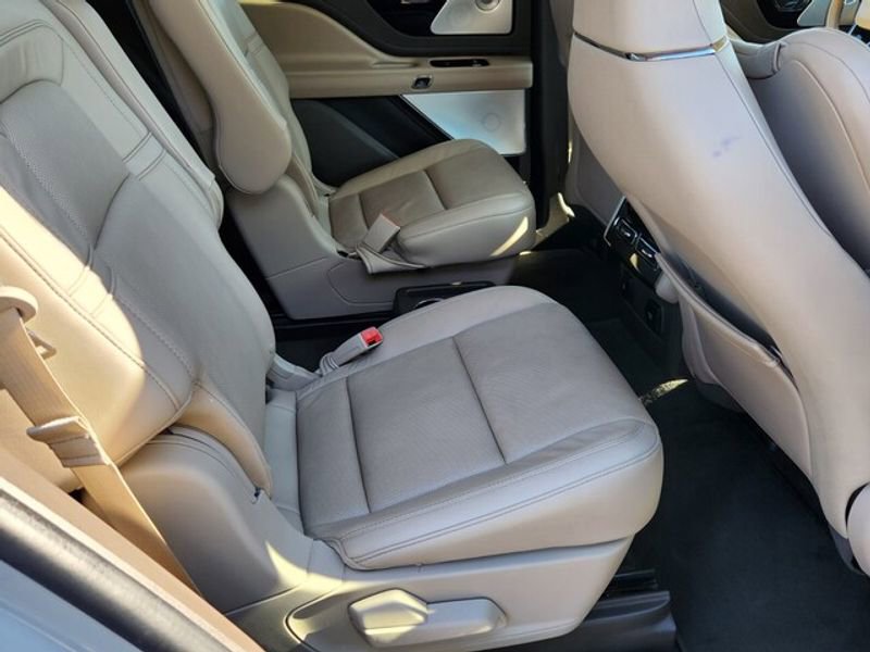 Used 2023 Lincoln Aviator Reserve w/ Equipment Group 201A image 13