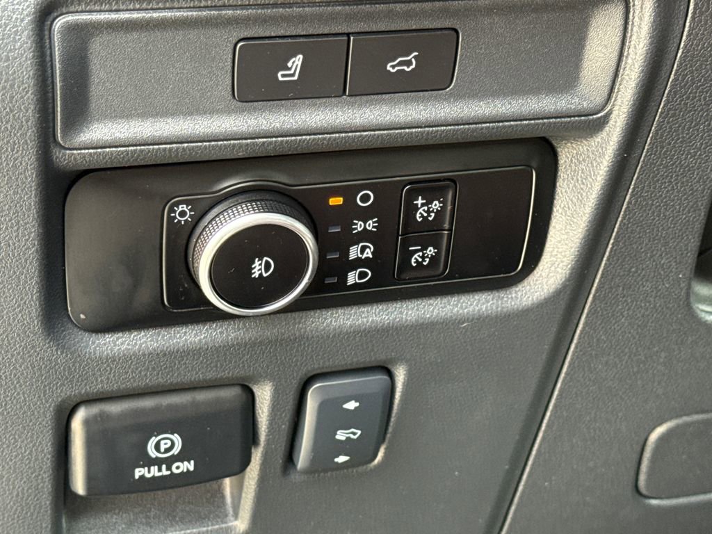 Used 2024 Ford Expedition Limited image 24