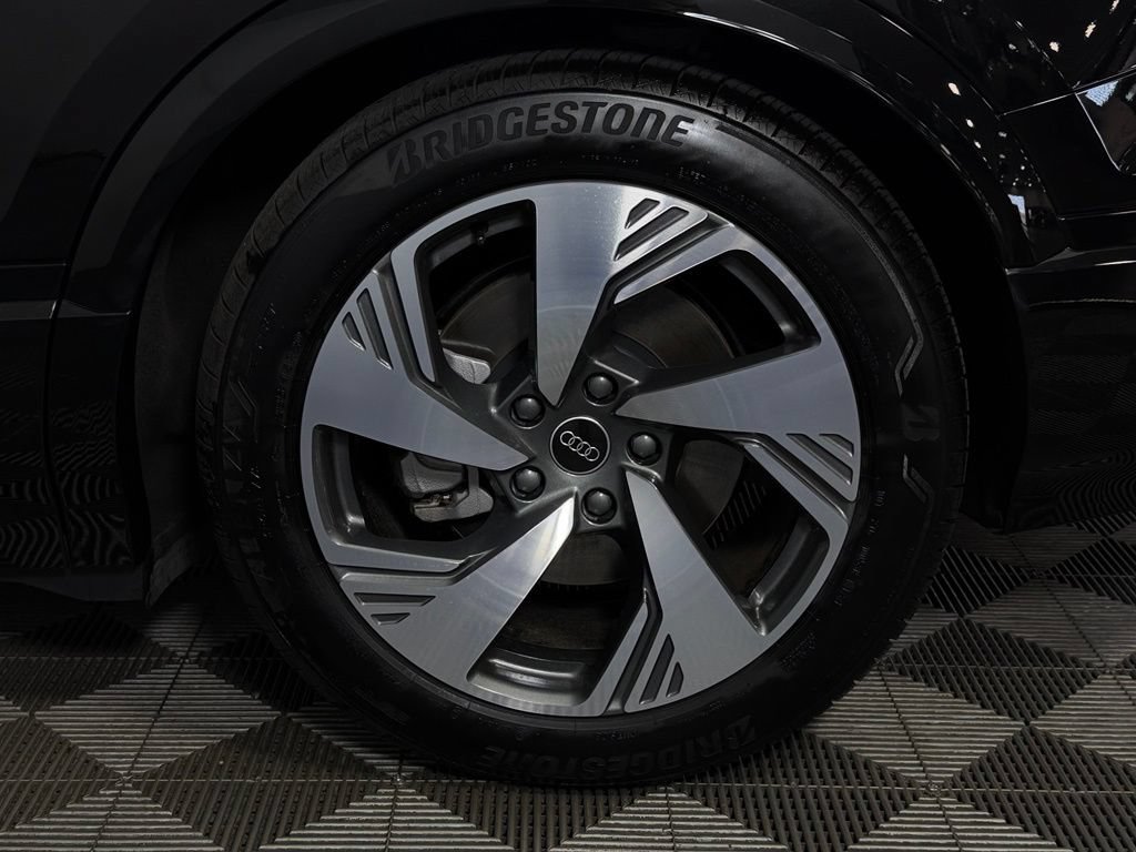 Used 2025 Audi Q6 e-tron Prestige w/ 20" Wheel Package AWD/4WD image 14